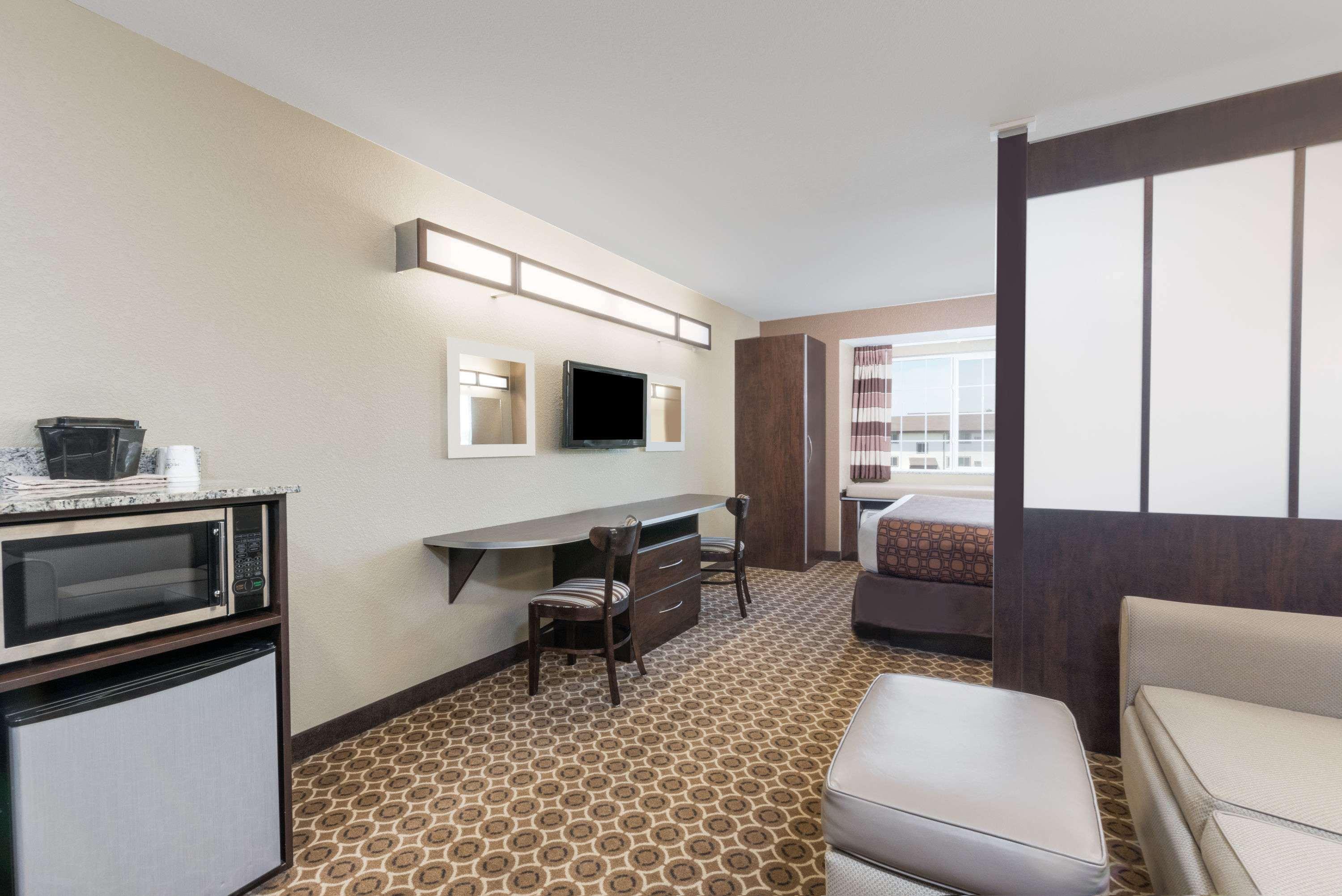 Microtel Inn & Suites By Wyndham Дікінсон Екстер'єр фото